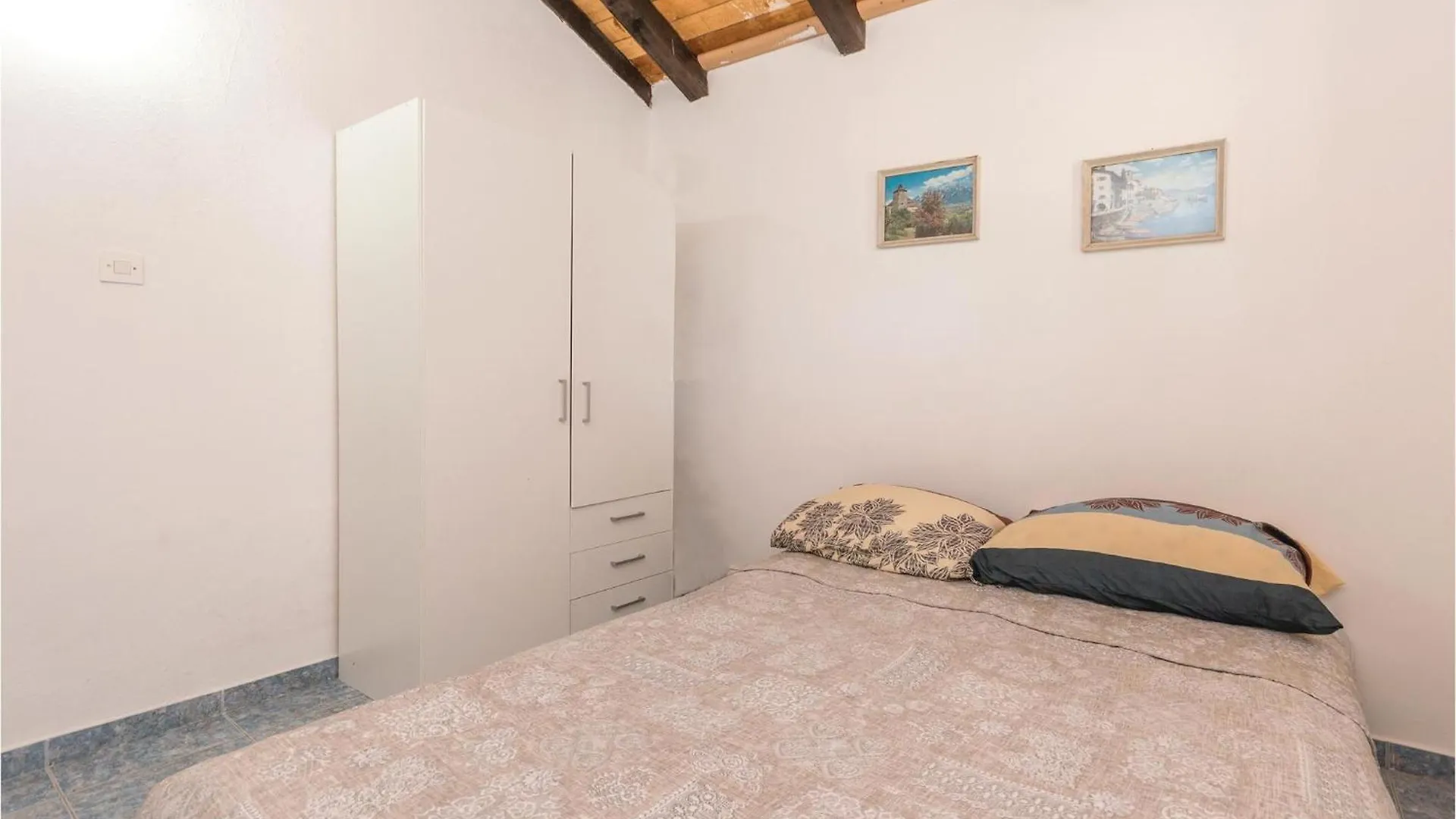Amazing Home In Tkon With Outdoor Swimming Pool 0*,