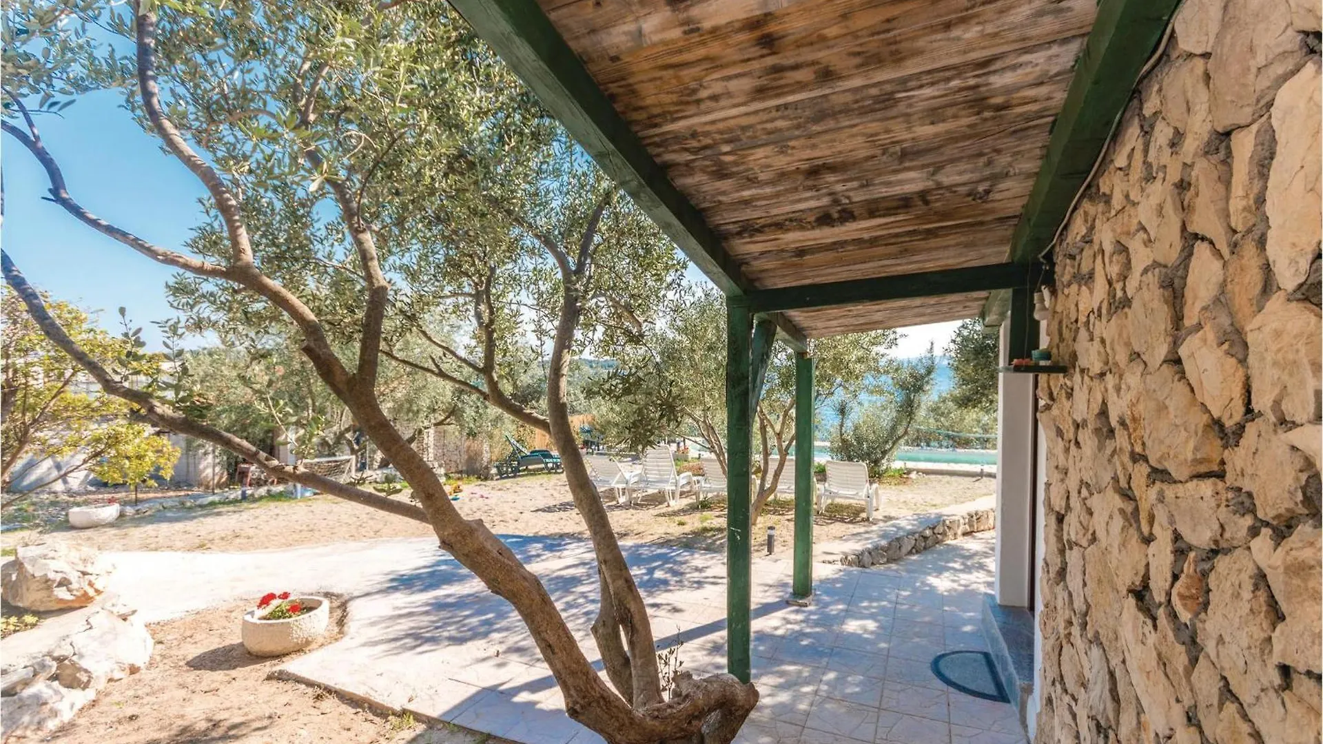 Amazing Home In Tkon With Outdoor Swimming Pool